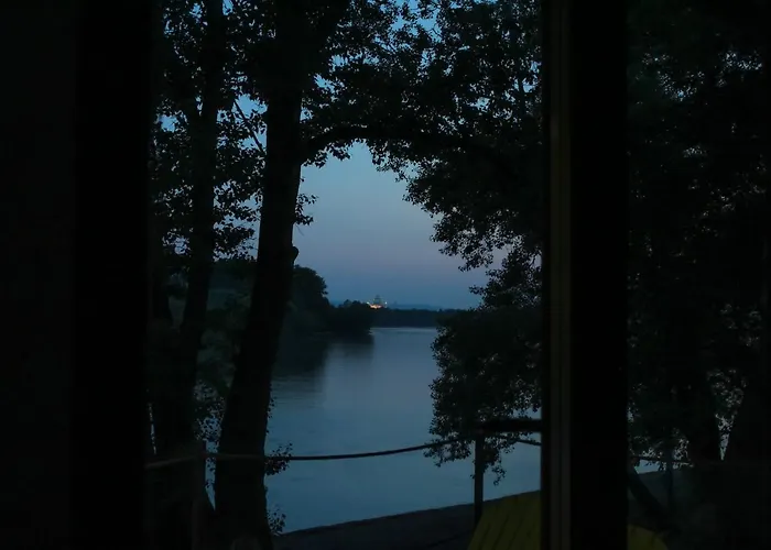 Golden بيت للعطل